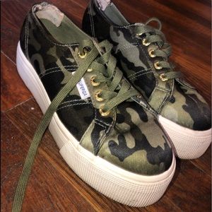 Camo satin Supergas size 6 US